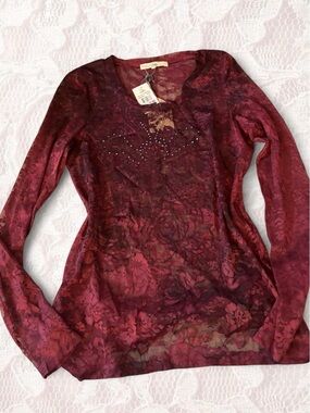 Vanity Lace-Overlay Long Sleeve Top in Burgundy